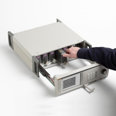 8370A — Contrôleur étalon de pression pneumatique modulaire